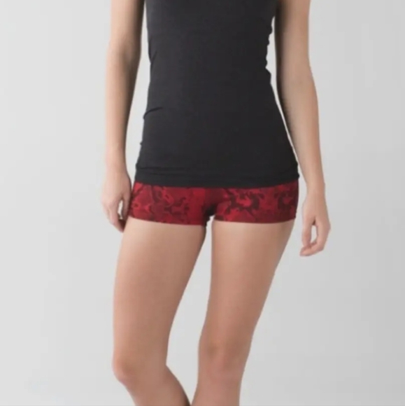 Lululemon Boogie Shorts/ Size 4. - Picture 2 of 10